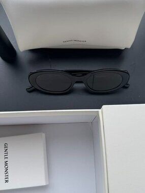 Authentic Gentle Monster Bandoneon.S Black Oval Sunglasses | Full Original Set